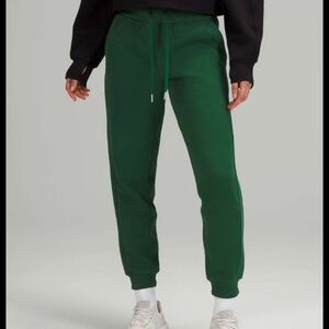 Lululemon scuba size 6